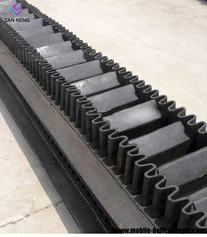 Sidewall Cleated Truck Loading Belt Conveyor , Portable Truck Loading Conveyor For Materials Conveying