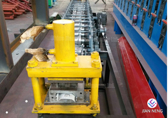 Hydraulic Powered Metal Roofing Machine Thickness 0.4 - 0.7mm For Wall Cladding
