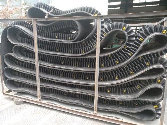 Anti Slip Rubber EP800 4 Ply Corrugated Sidewall Belt , Mobile Conveyor System